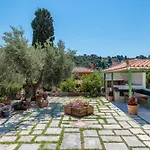 Aretousa Apartment *