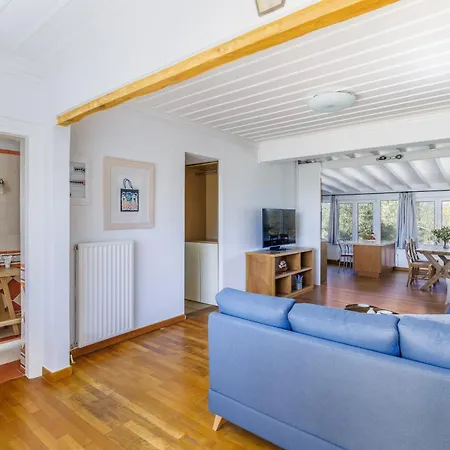 Apartment Aretousa *