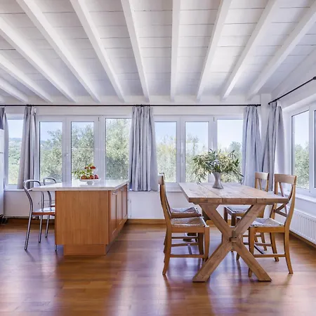 Aretousa Deluxe Apartman *