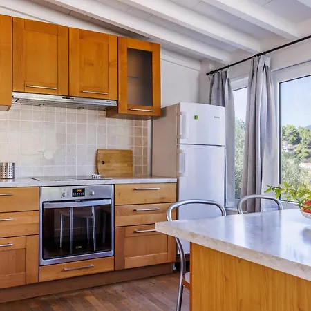 Apartment Aretousa *
